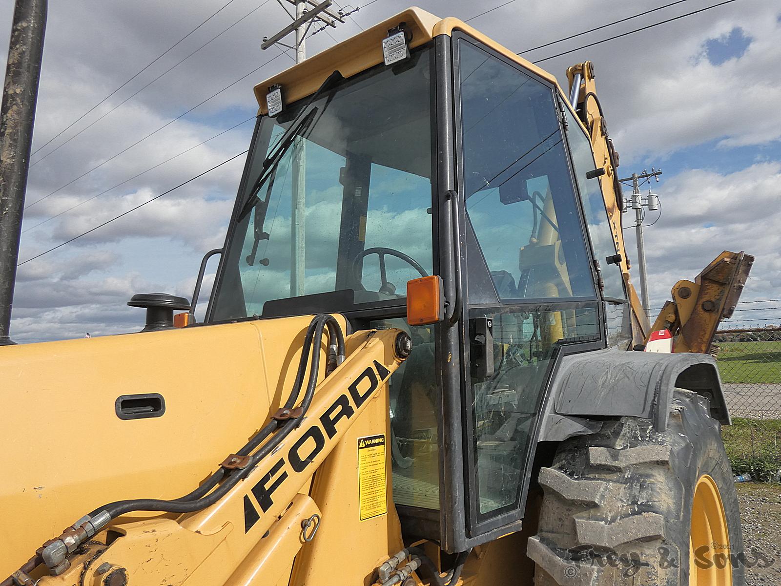Ford 555D 4x4 Tractor Loader Backhoe, SN:A438878, EROPS, Ext. hoe, Reads 16