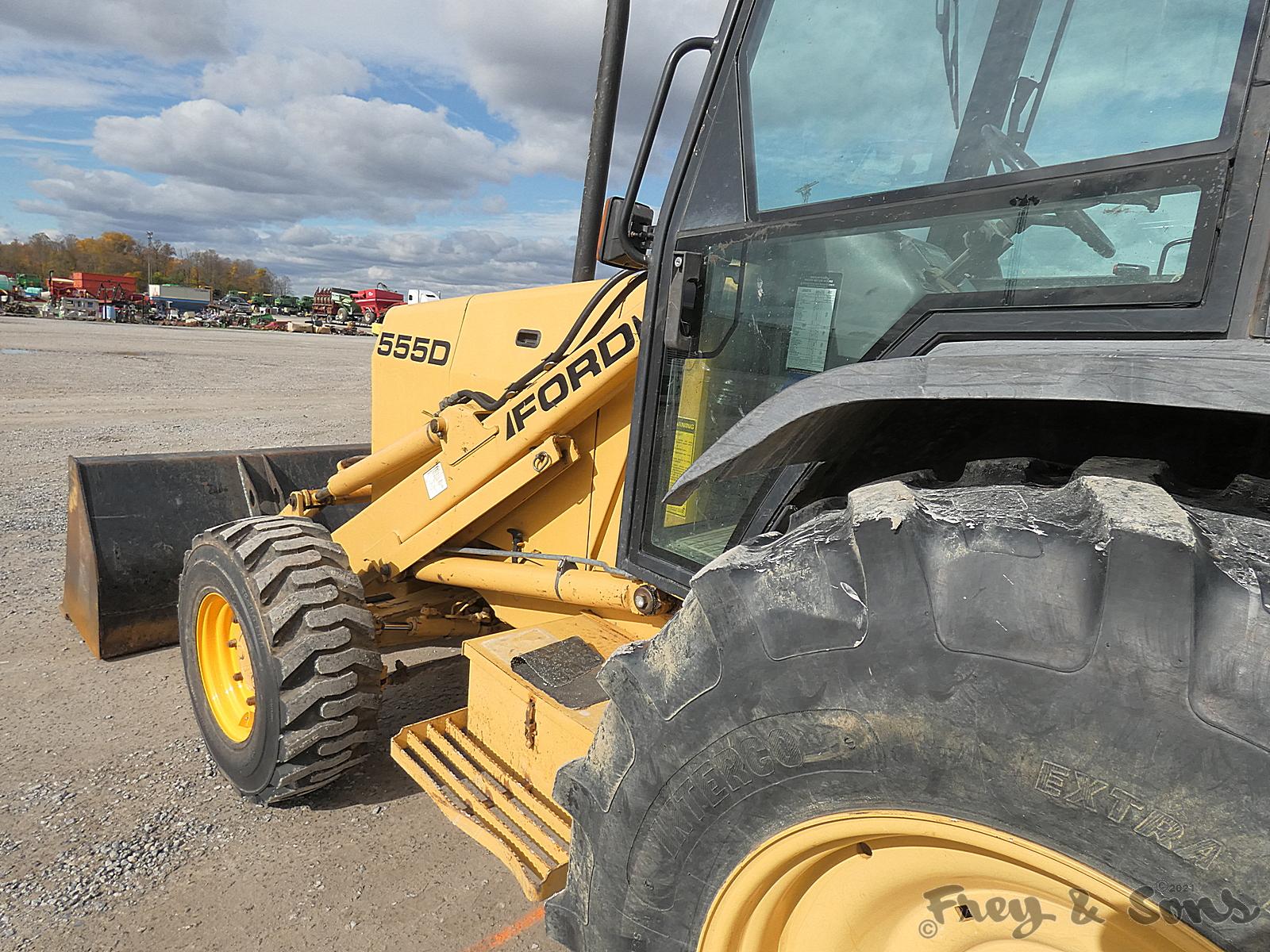 Ford 555D 4x4 Tractor Loader Backhoe, SN:A438878, EROPS, Ext. hoe, Reads 16