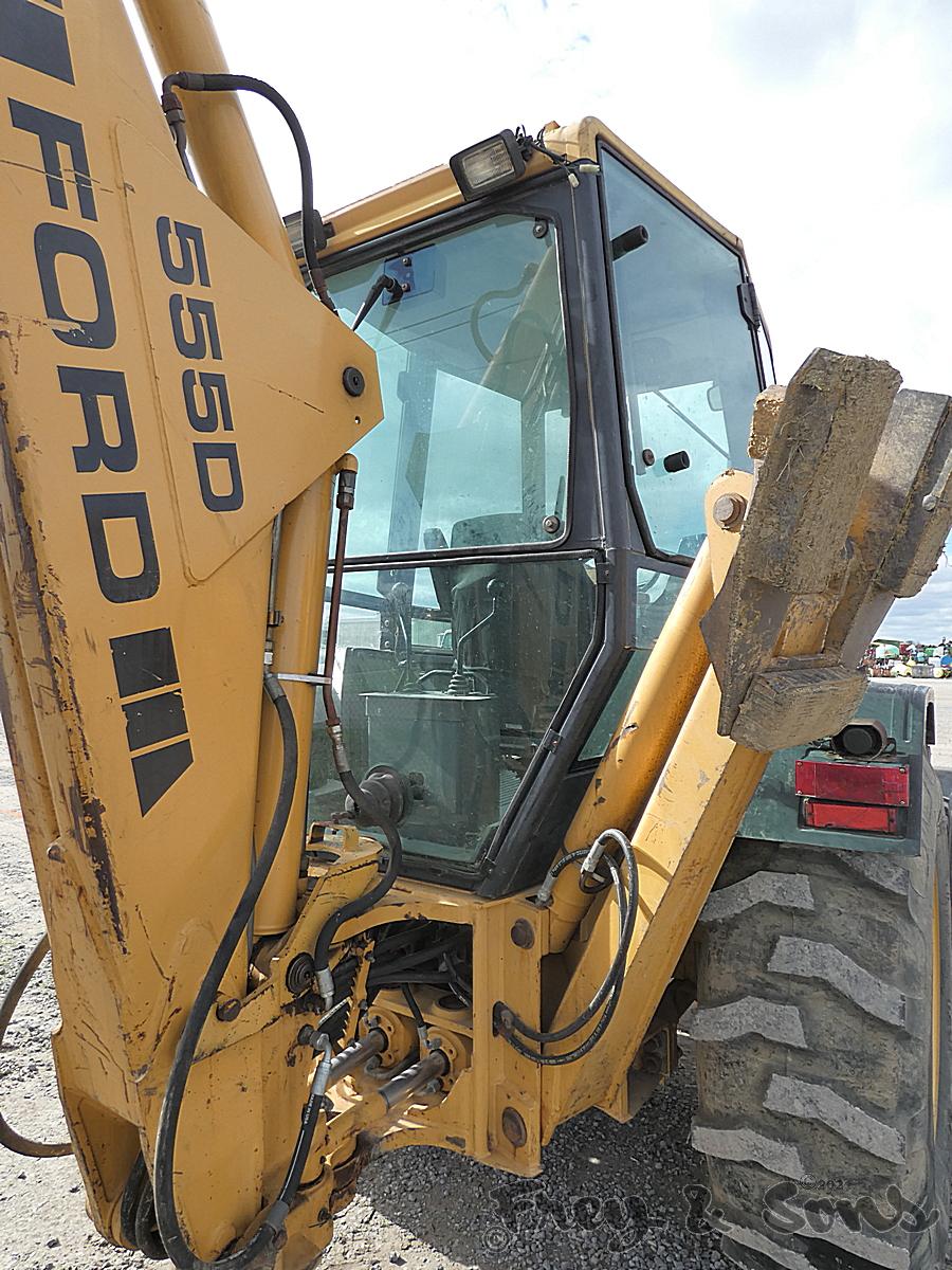 Ford 555D 4x4 Tractor Loader Backhoe, SN:A438878, EROPS, Ext. hoe, Reads 16