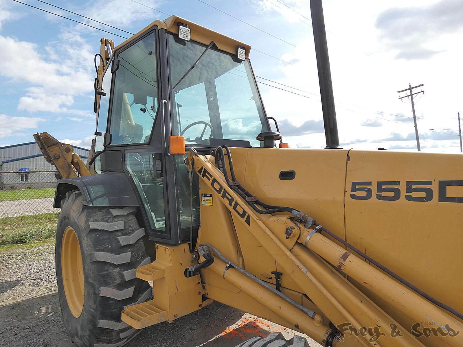 Ford 555D 4x4 Tractor Loader Backhoe, SN:A438878, EROPS, Ext. hoe, Reads 16