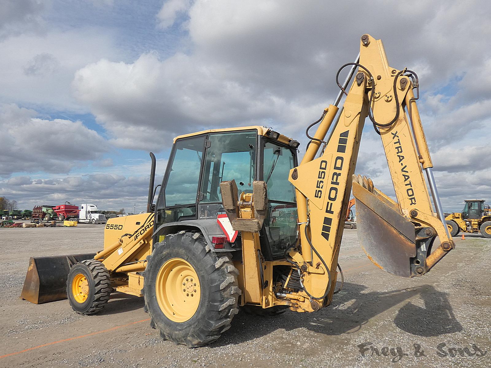 Ford 555D 4x4 Tractor Loader Backhoe, SN:A438878, EROPS, Ext. hoe, Reads 16