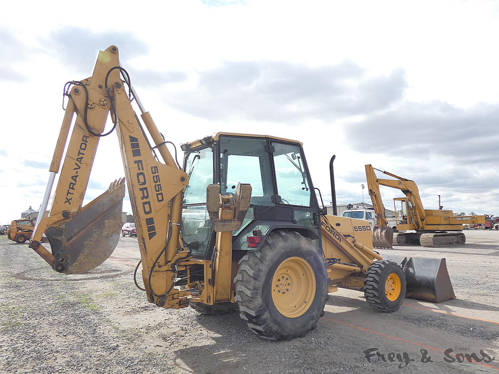 Ford 555D 4x4 Tractor Loader Backhoe, SN:A438878, EROPS, Ext. hoe, Reads 16