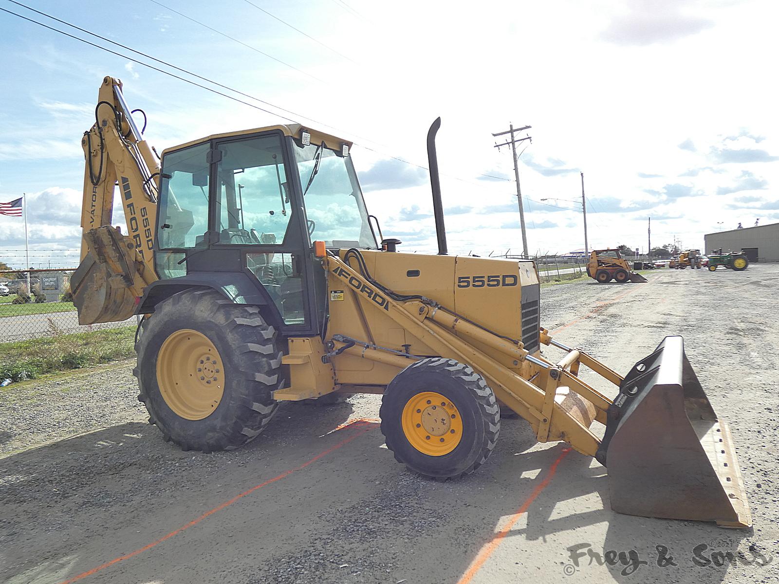 Ford 555D 4x4 Tractor Loader Backhoe, SN:A438878, EROPS, Ext. hoe, Reads 16