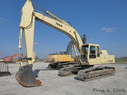 John Deere 790D Hydraulic Excavator, SN:7057, Bucket, Can't read meter
