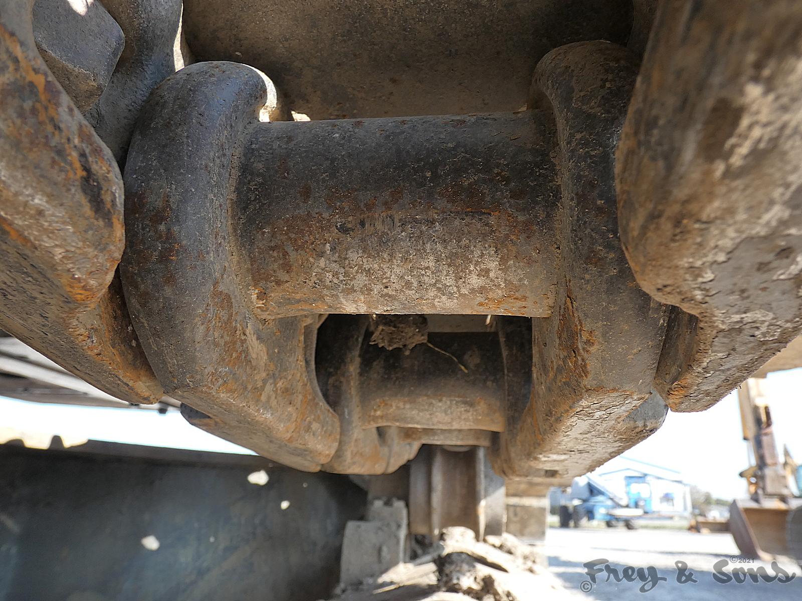 John Deere 790D Hydraulic Excavator, SN:7057, Bucket, Can't read meter