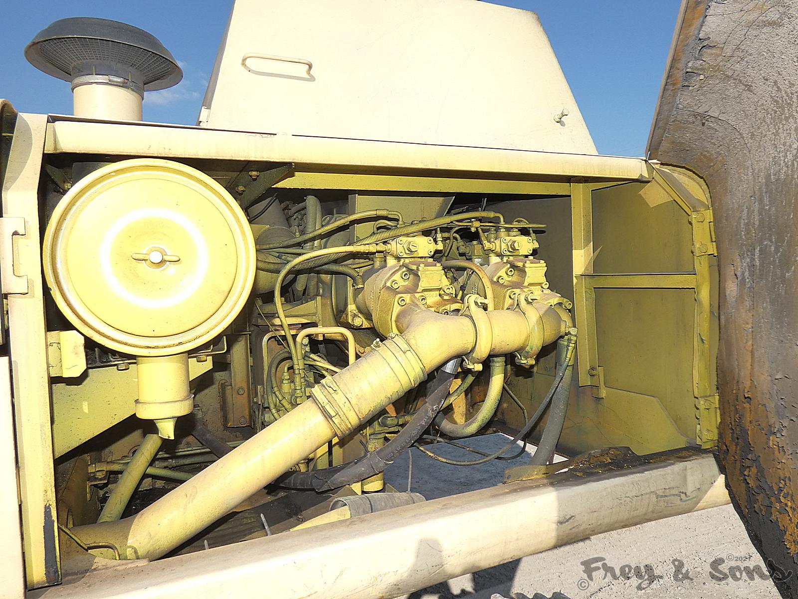 John Deere 790D Hydraulic Excavator, SN:7057, Bucket, Can't read meter