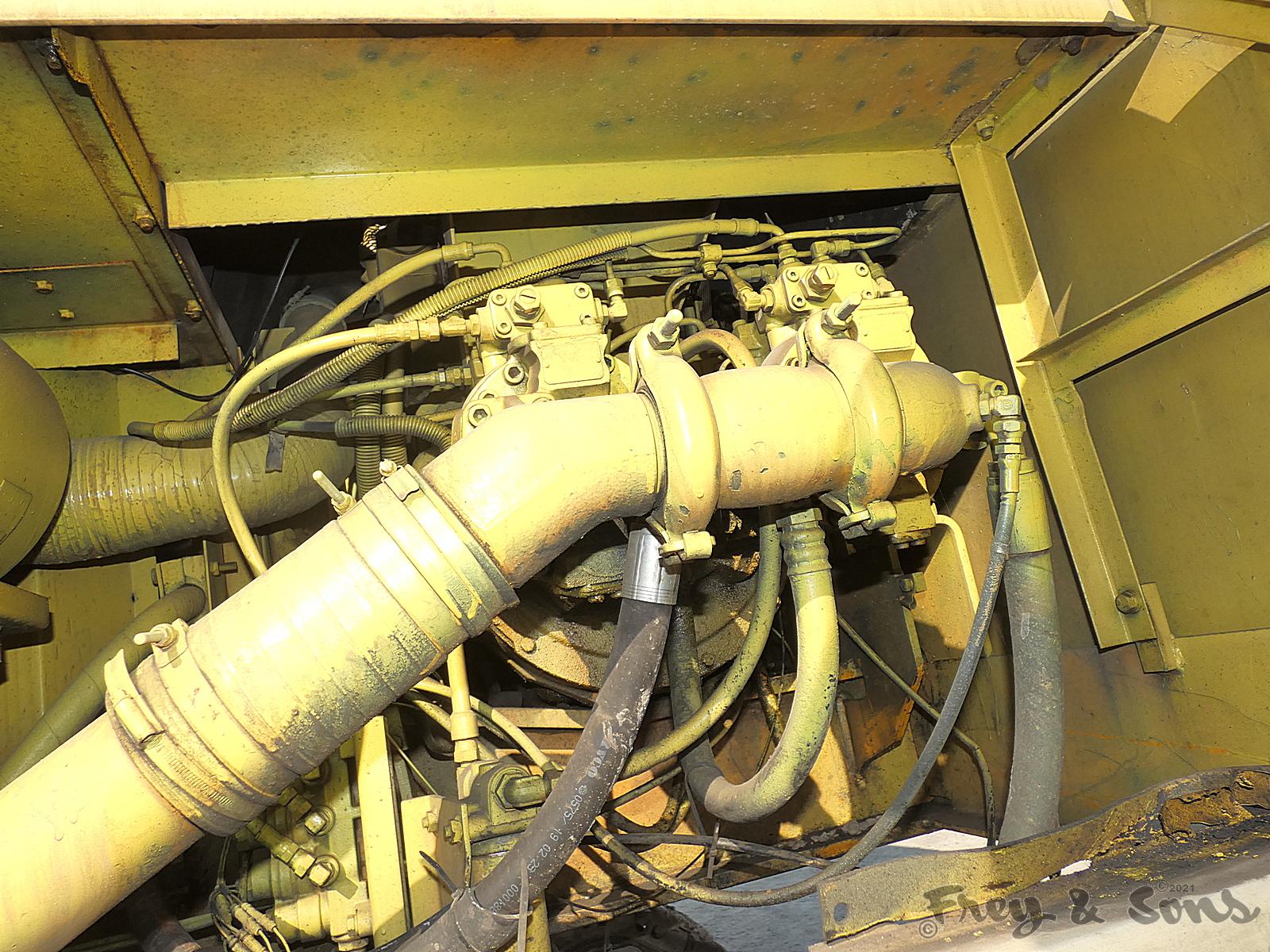 John Deere 790D Hydraulic Excavator, SN:7057, Bucket, Can't read meter