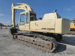 John Deere 790D Hydraulic Excavator, SN:7057, Bucket, Can't read meter
