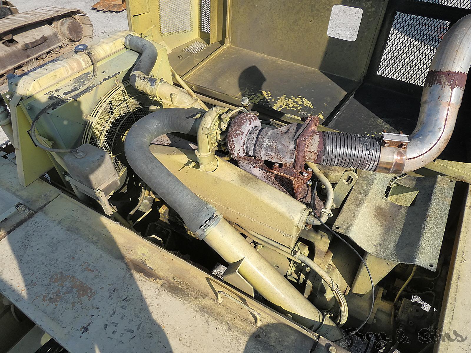 John Deere 790D Hydraulic Excavator, SN:7057, Bucket, Can't read meter