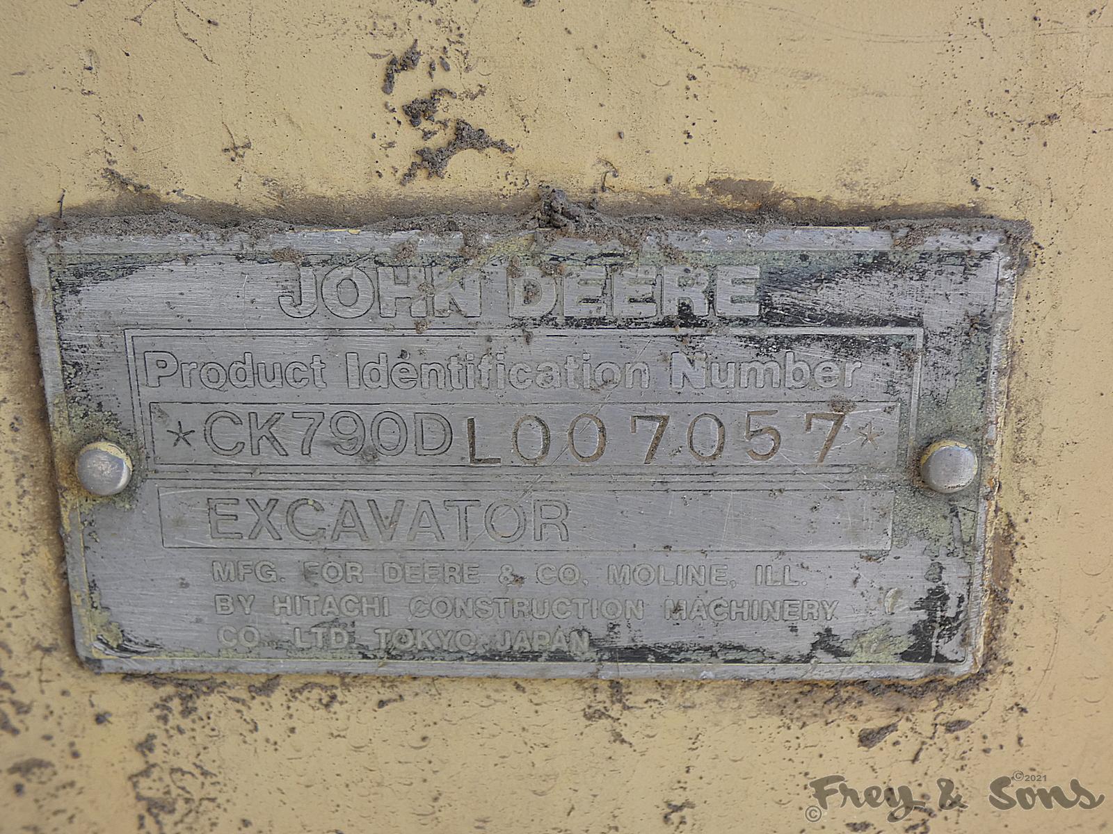 John Deere 790D Hydraulic Excavator, SN:7057, Bucket, Can't read meter