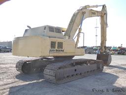 John Deere 790D Hydraulic Excavator, SN:7057, Bucket, Can't read meter