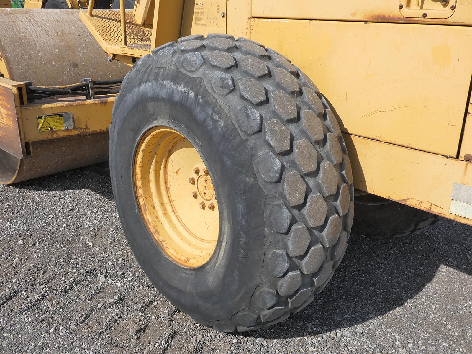 1999 Caterpillar CP563C Smooth Compactor, SN:4KN00275, ROPS,84'' Smooth Dru