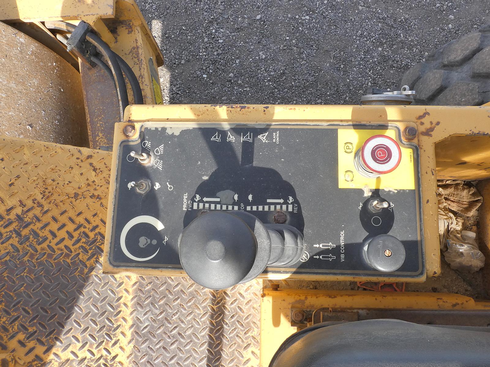 1999 Caterpillar CP563C Smooth Compactor, SN:4KN00275, ROPS,84'' Smooth Dru