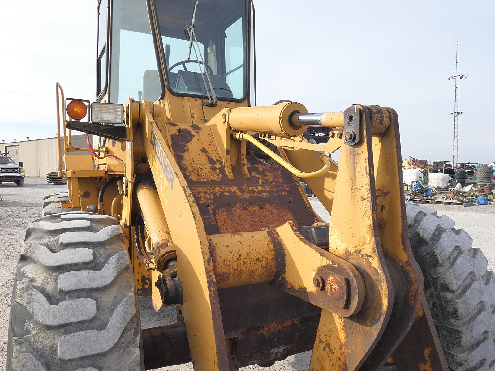 Dresser 512 Rubber Tired Loader, SN:3046, EROPS, GP Bucket, 15.5x25 Tires