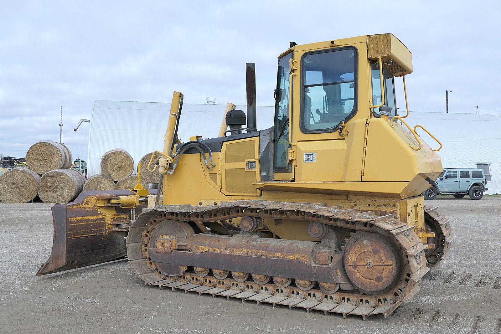 2000 John Deere 850C Dozer, SN:889196, EROPS, 6 Way Blade, 12,776 hrs.