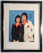 FRAMED PHOTO SIGNED BY SING DUO DONNIE & MARIE OSMOND