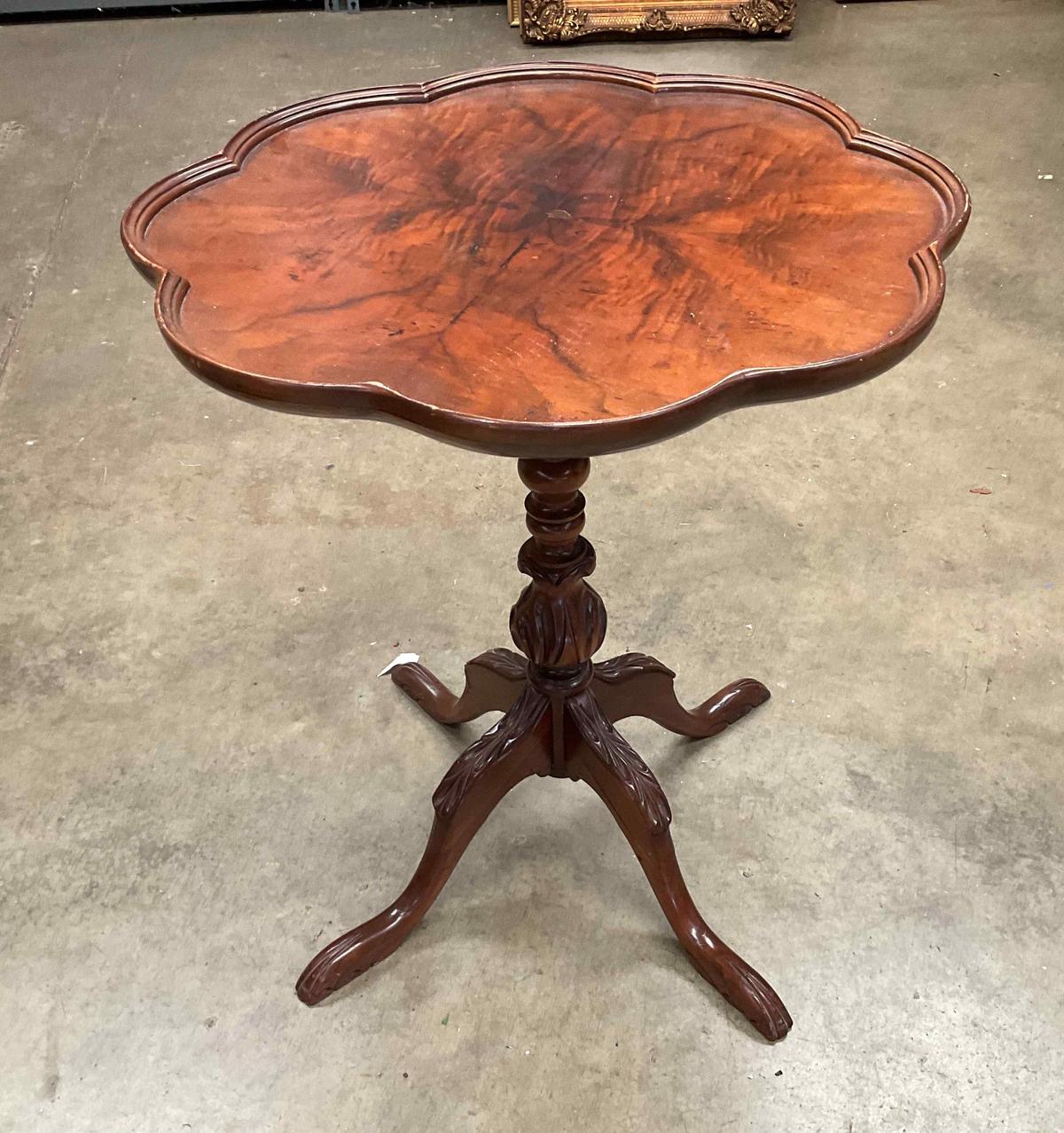 Pedestal table