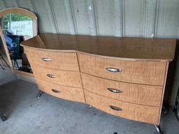 Dresser W/mirror