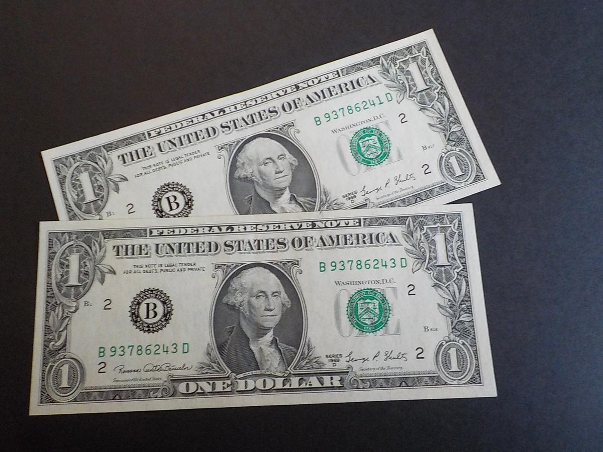 M41 2 UNC $1.00 1969 Green Seal Each x 2