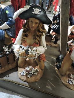 Pirate Couple - Pair of Statues