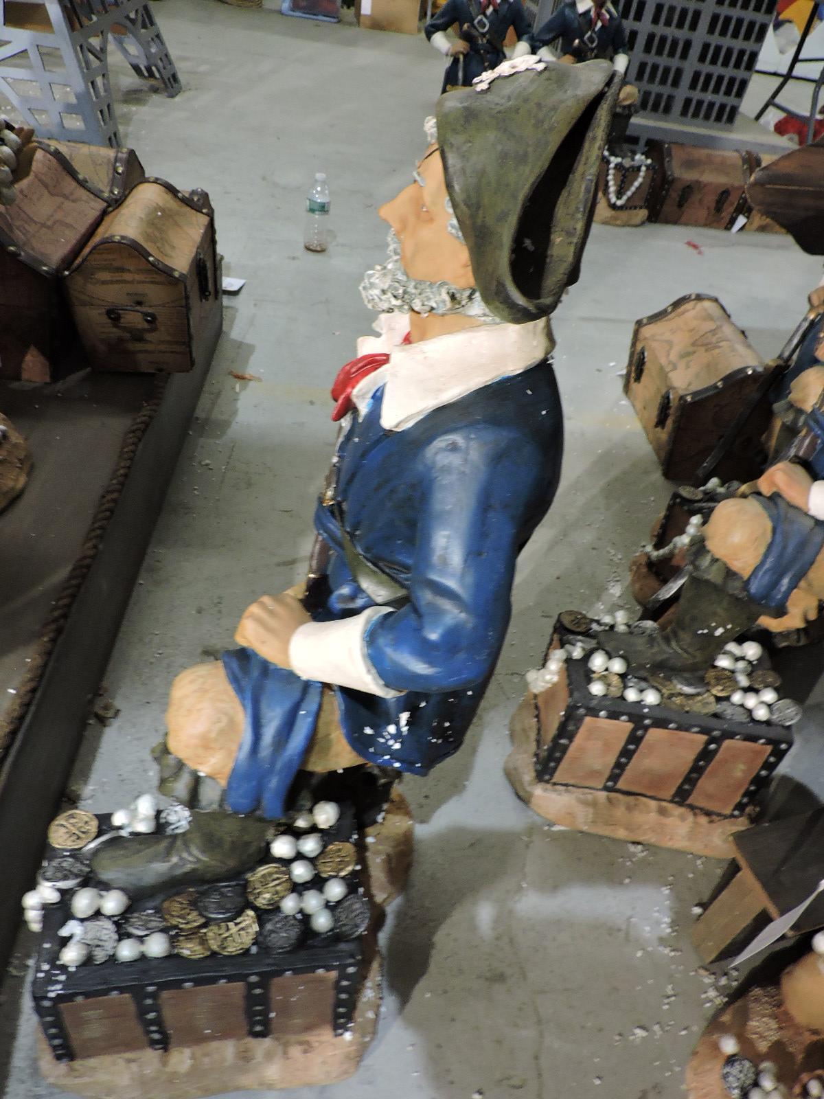 Pirate Couple - Pair of Statues