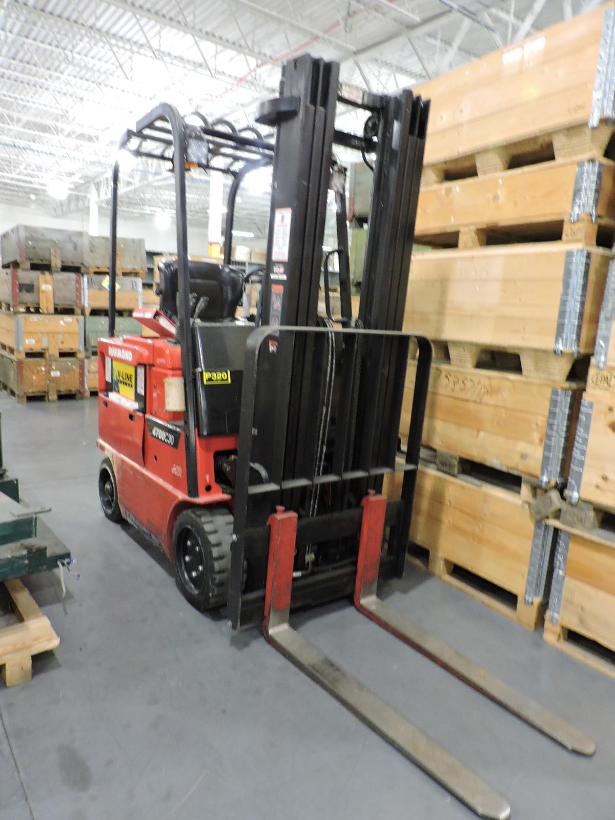 RAYMOND 4700C30 Electric Forklift - 3000 LB Capacity / Triple Mast / Side Shift - with Charger