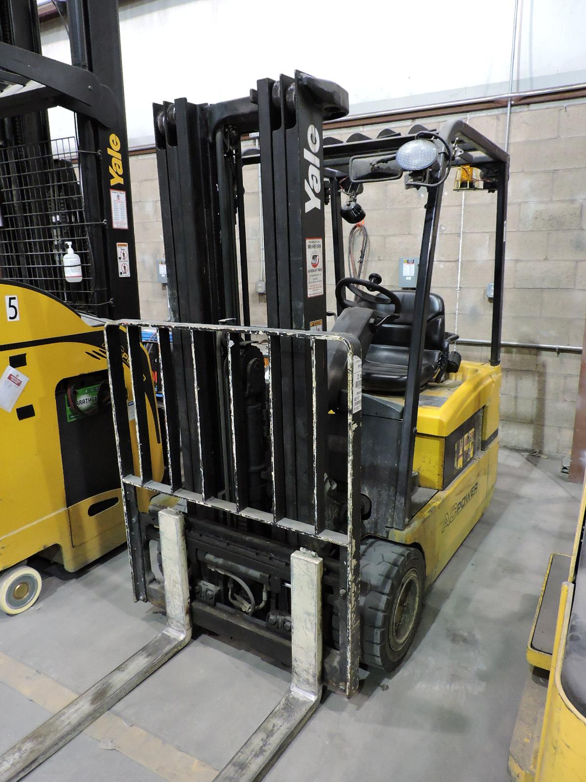 YALE Electric Forklift / Fork Truck - with Charger / Fully Functional / 3600 LB Capacity