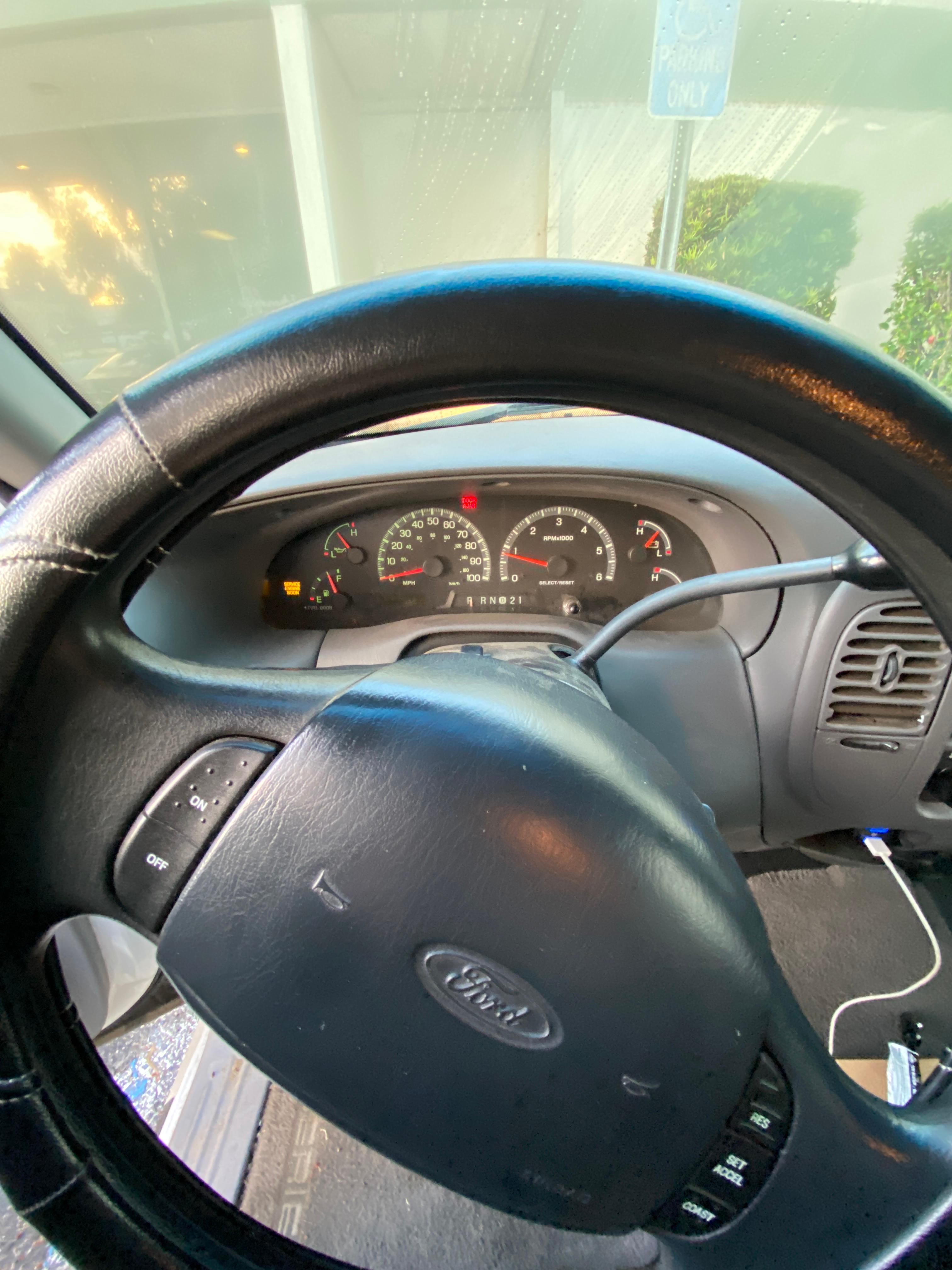 2001 Ford F-150 XLT Supercrew Pickup Truck - White Color