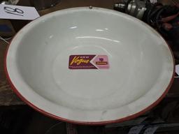 Vintage New Old Stock VOGUE PORCELAIN ENAMELED ROUND BASIN