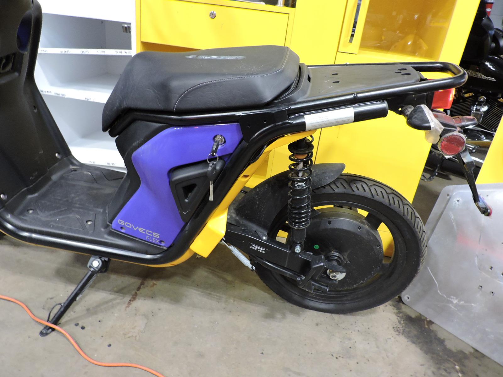 GOVECS FLEX 2.0 - Electric Scooter - Moped / 0.9 Miles / 2 Keys, Battery & Charger - Runs Well