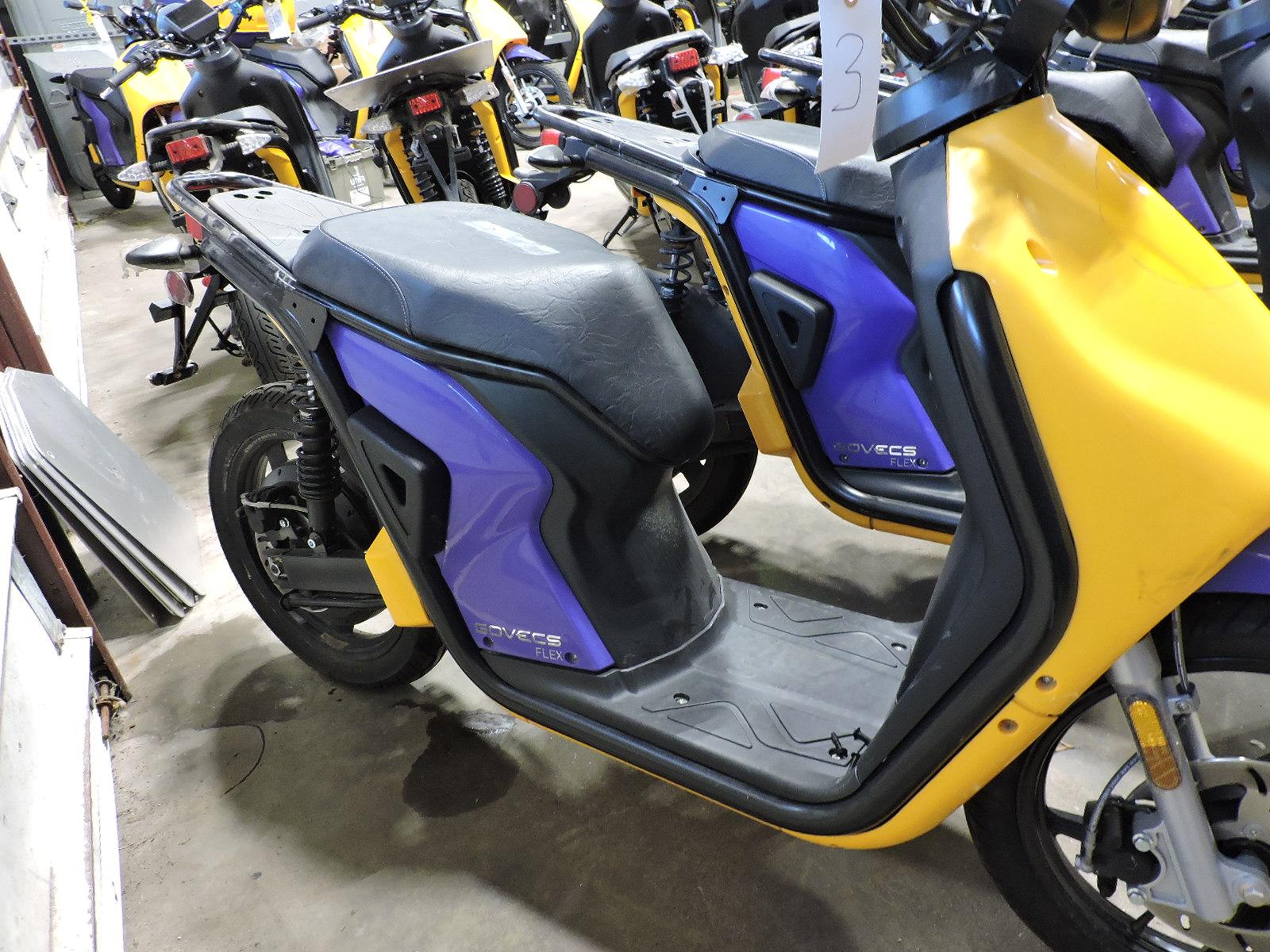 GOVECS FLEX 2.0 - Electric Scooter - Moped / 1.3 Miles / 2 Keys, Battery & Charger - Runs Well