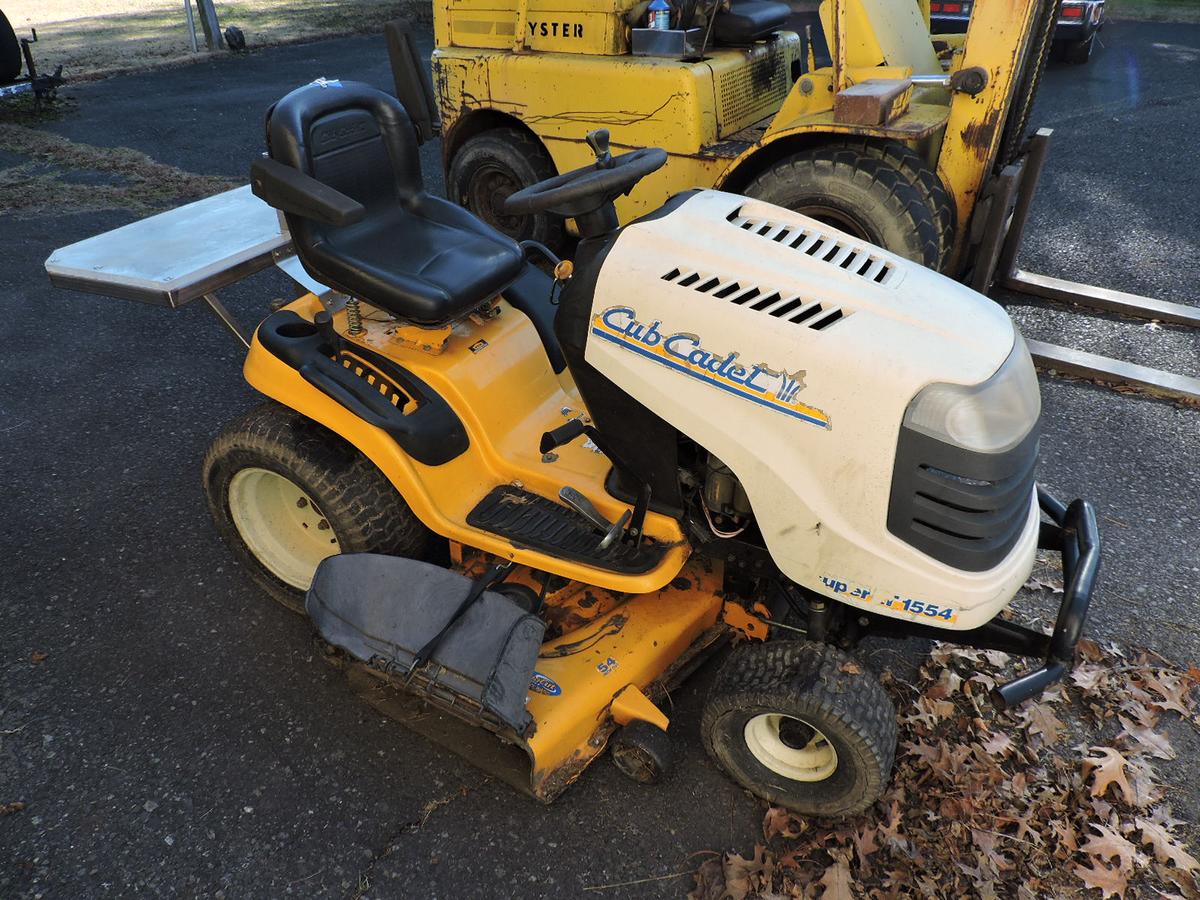 Cub Cadet Garden Tractor / Model: Super IT 1554 / Starts and Runs with Jump