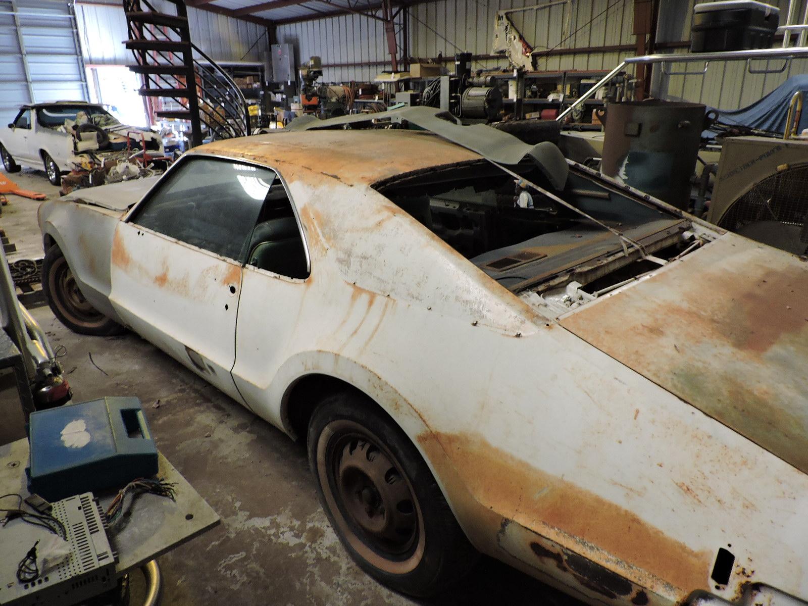 Oldsmobile Toronado - Project - Many parts included - see photos