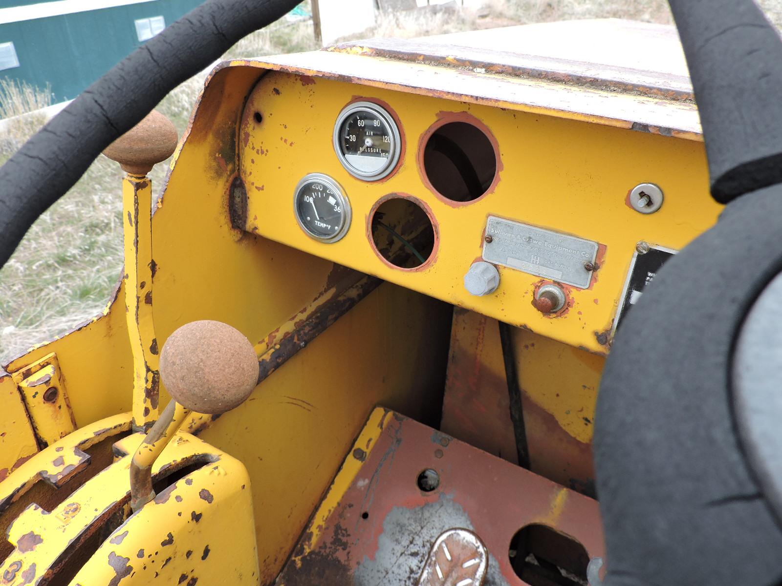 CATERPILLAR Tough Payloader - Model: HO / Front-End Loader with Cummins