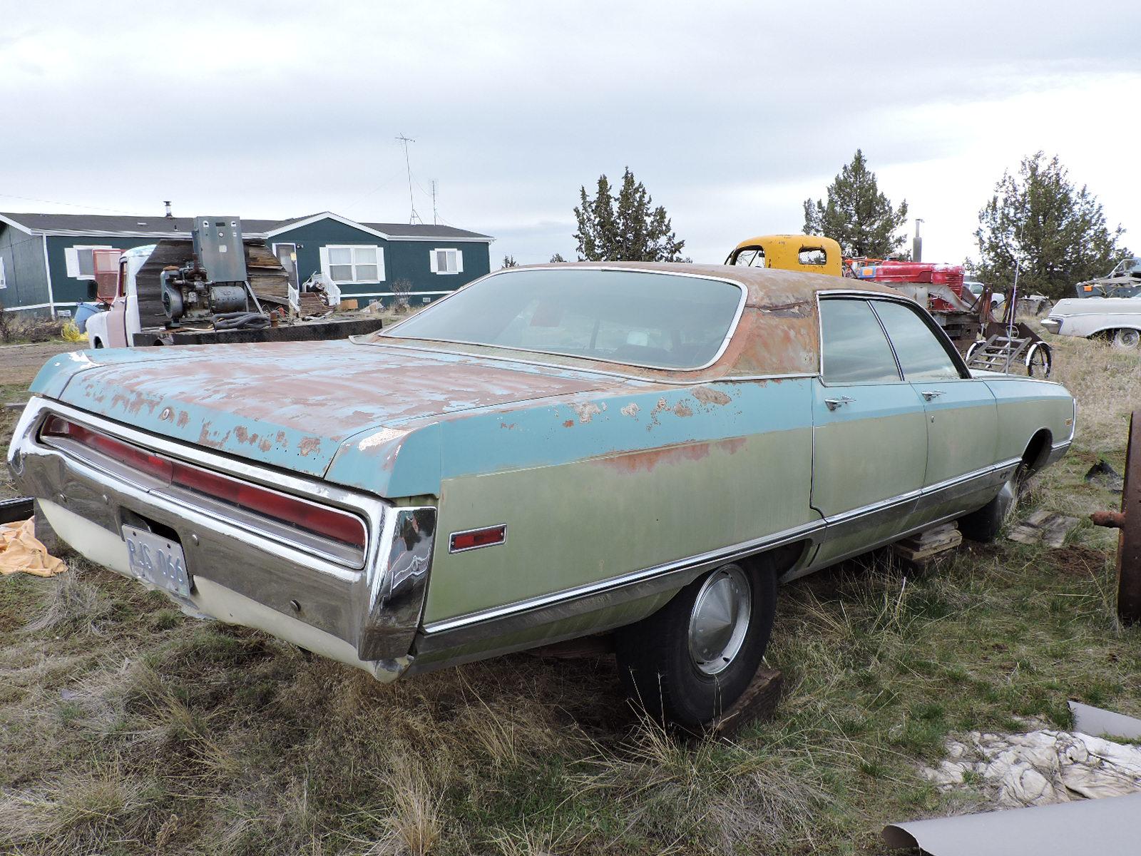 1971 Chrysler New Yorker Sedan - 440ci V8 / with Spare Parts