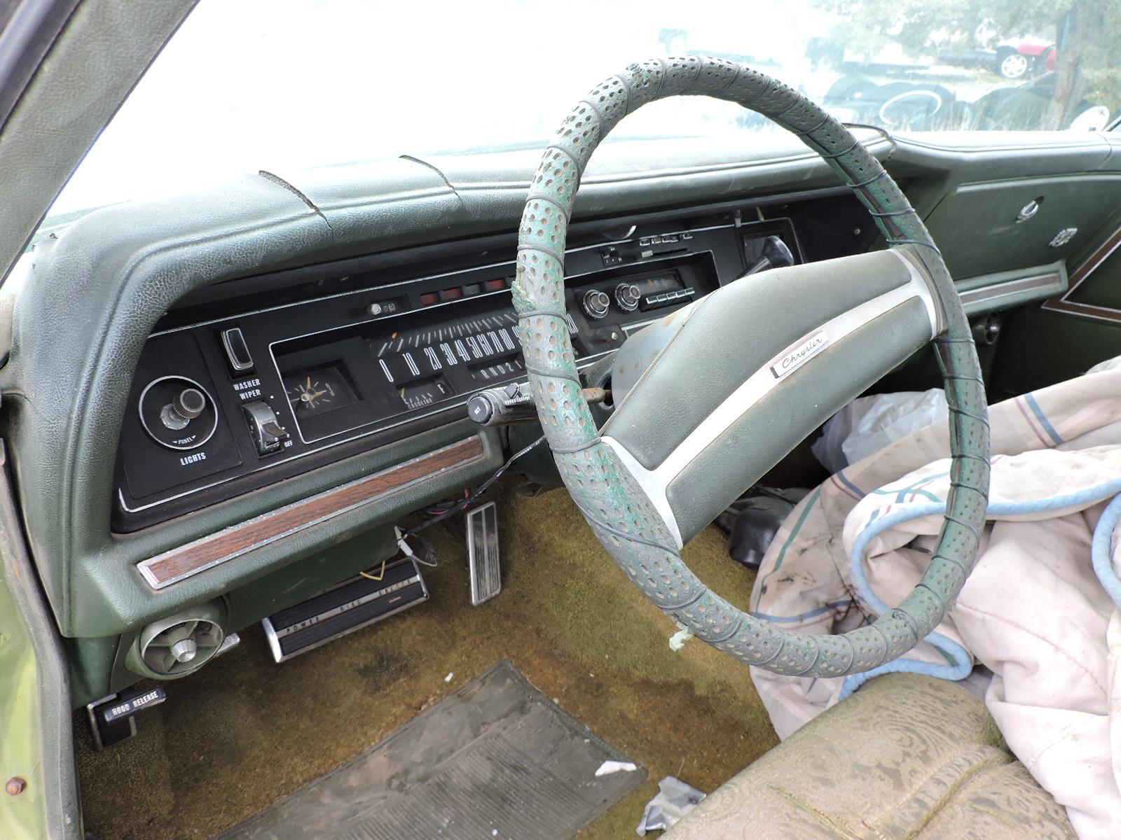 1971 Chrysler New Yorker Sedan - 440ci V8 / with Spare Parts