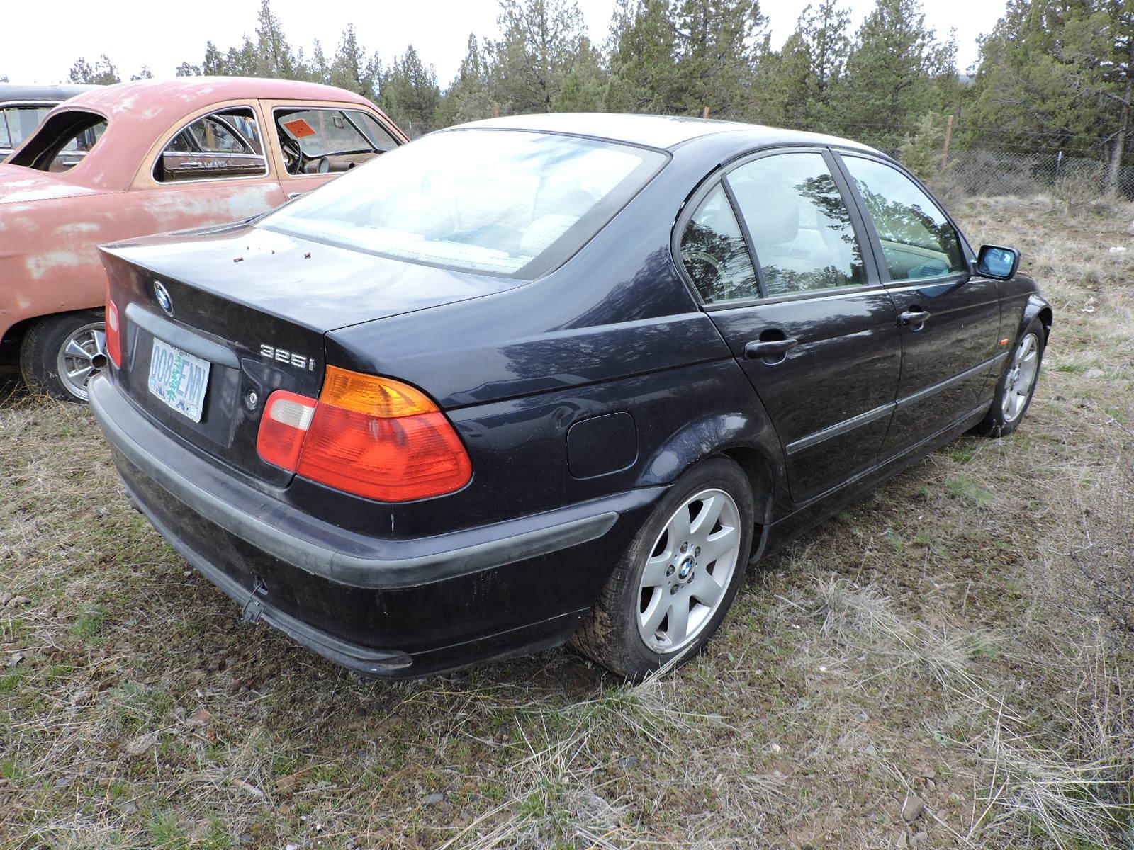 2001 BMW 325i Sedan