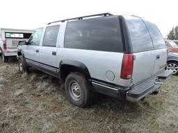 1996 Chevrolet Suburban 2500 - 4X4 with 7.4L V8 / Model the Secret Service Uses