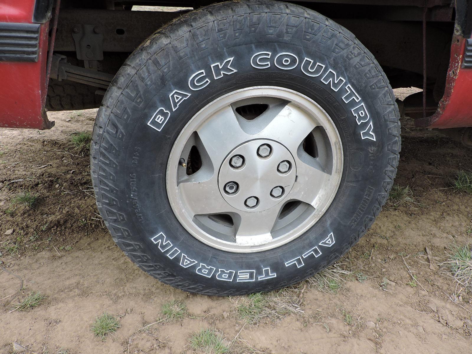 1989 GMC Sierra 1500 Regular-Cab Short-Bed Pickup / 4X4 with Manual Trans.