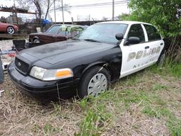 2010 Ford Crown Victoria Sedan / P71 Police Package