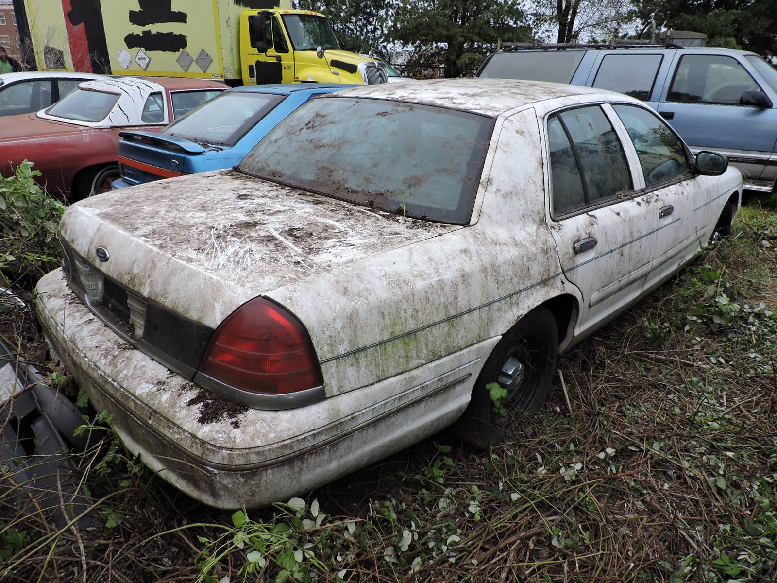 1998 Ford Crown Victoria / Former Police Cruiser