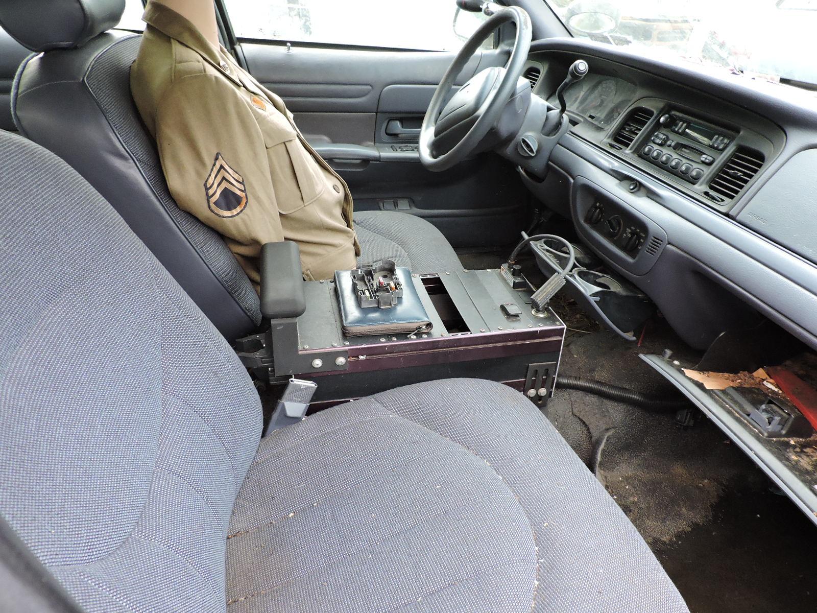 1998 Ford Crown Victoria / Former Police Cruiser