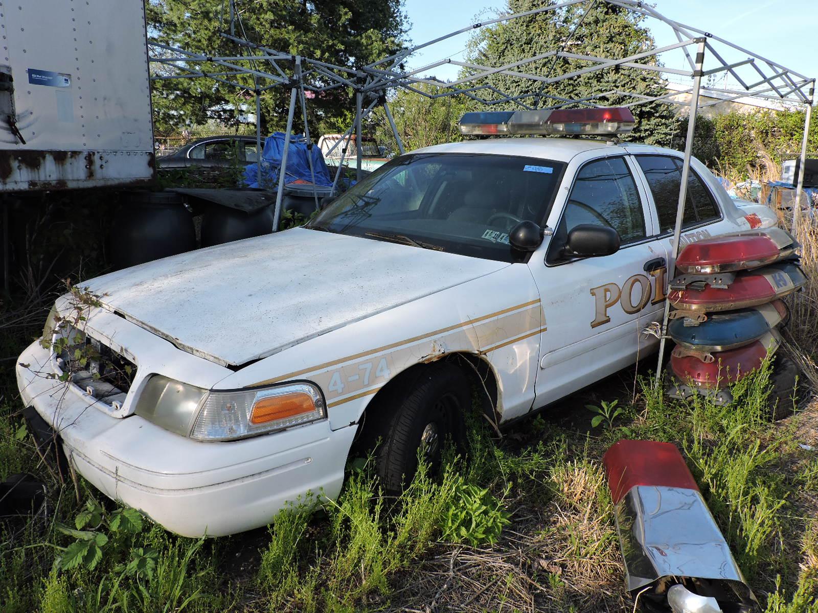 2001 Ford Crown Victoria Sedan / Former Police K9 Unit