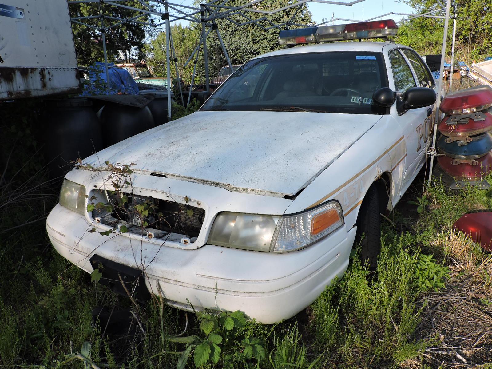 2001 Ford Crown Victoria Sedan / Former Police K9 Unit