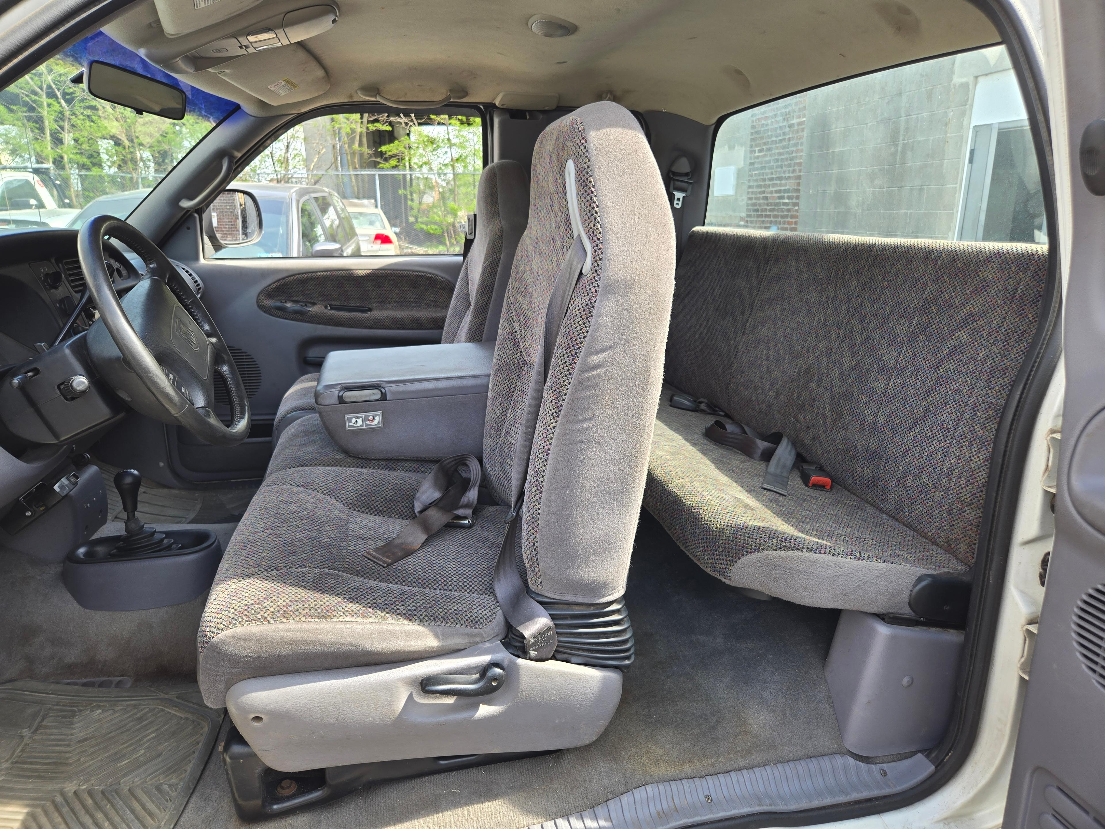 1999 Dodge RAM 2500 Extended Cab V10 4X4 Pickup with Crane