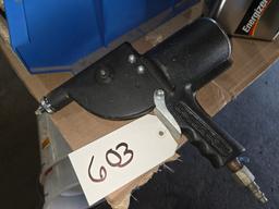 Pneumatic Rivet Gun