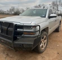 2017 Chevrolet Silverado 1500 CrewCab Pickup / 4X4 Gas V8 / Located: Dilley, Texas