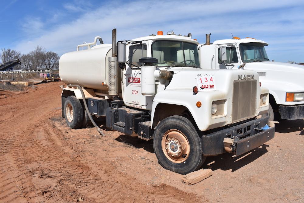 1978 Mack 2200gal WT