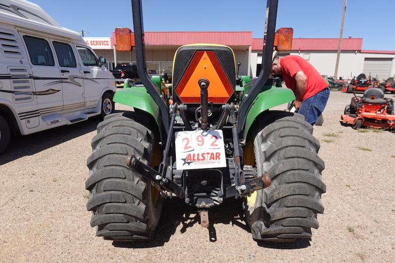 John Deere 3032E 305E Loader