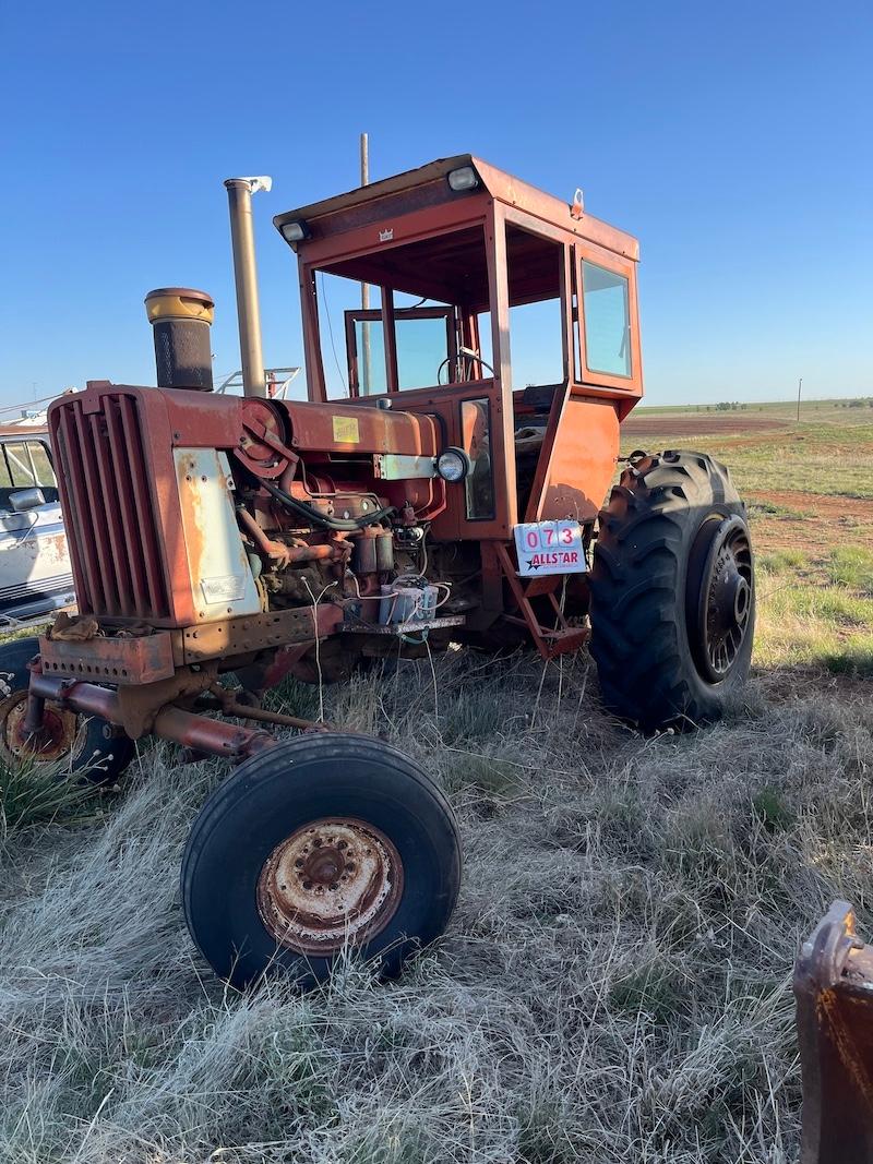 International 806 Tractor